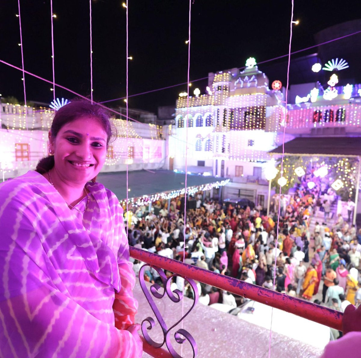 kiransnm's tweet image. कृष्णं वन्दे जगदगुरुम्‌ !!

योगेश्वर प्रभु श्रीकृष्ण जन्माष्टमी के मंगलमय अवसर पर कांकरोली स्थित श्री द्वारिकाधीश जी मंदिर एवं श्रीनाथजी मंदिर, नाथद्वारा में आयोजित जन्माष्टमी महोत्सव में सहभागी होने का दिव्य सौभाग्य प्राप्त हुआ।
#HappyJanmashtami