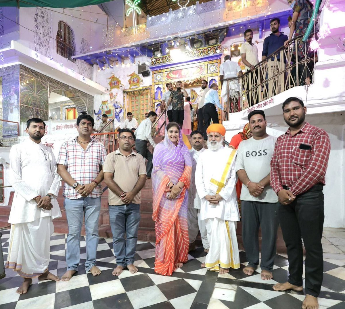 kiransnm's tweet image. कृष्णं वन्दे जगदगुरुम्‌ !!

योगेश्वर प्रभु श्रीकृष्ण जन्माष्टमी के मंगलमय अवसर पर कांकरोली स्थित श्री द्वारिकाधीश जी मंदिर एवं श्रीनाथजी मंदिर, नाथद्वारा में आयोजित जन्माष्टमी महोत्सव में सहभागी होने का दिव्य सौभाग्य प्राप्त हुआ।
#HappyJanmashtami