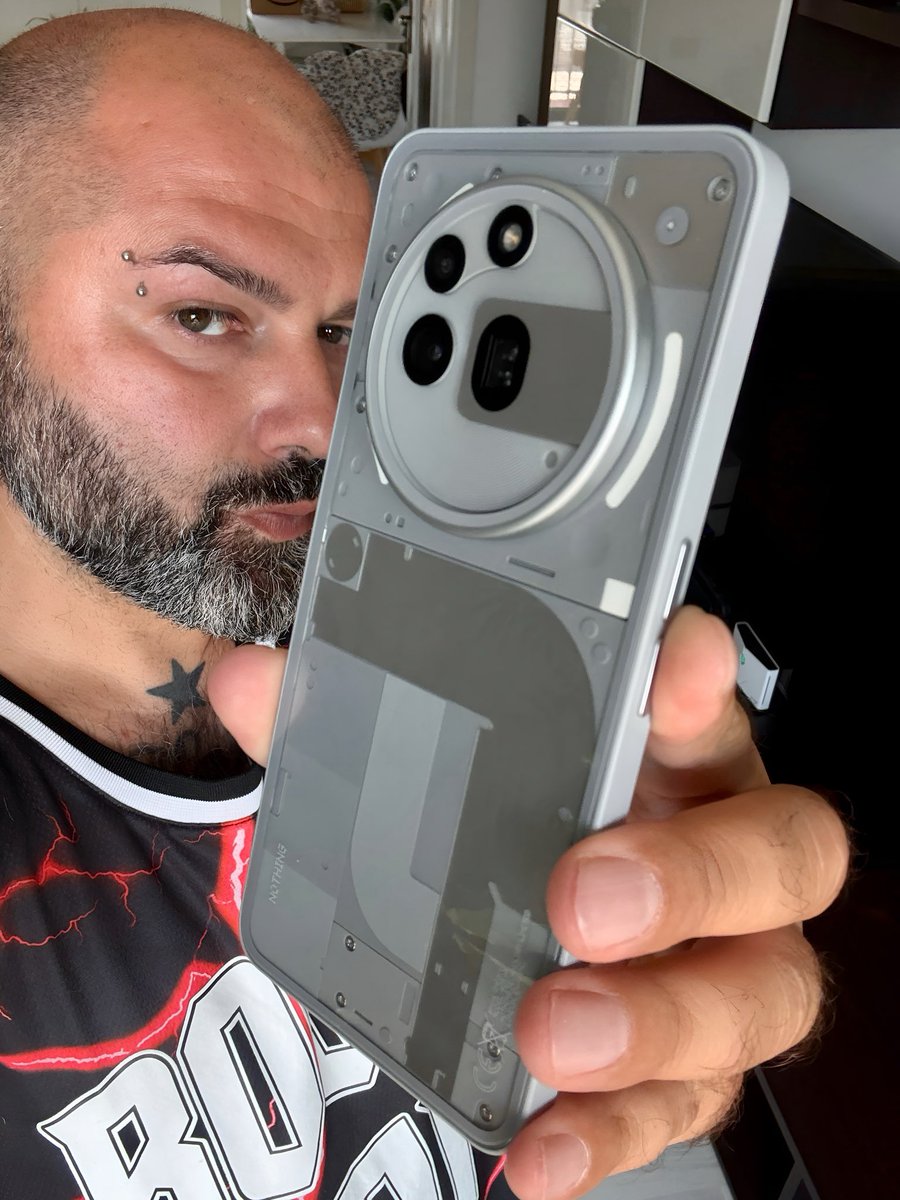 MikyAncona's tweet image. Nothing Phone (3a) Pro 
Uno dei migliori medio-gamma in circolazione si aggiorna… e si perfeziona ancora di più! 
#NothingPhone3aPro #MidRangeKing #SmartphoneUpdate #CameraUpgrade #EssentialKey #NothingPhone #TechTrends #Android15 #NothingOS #MobileInnovation @nothing