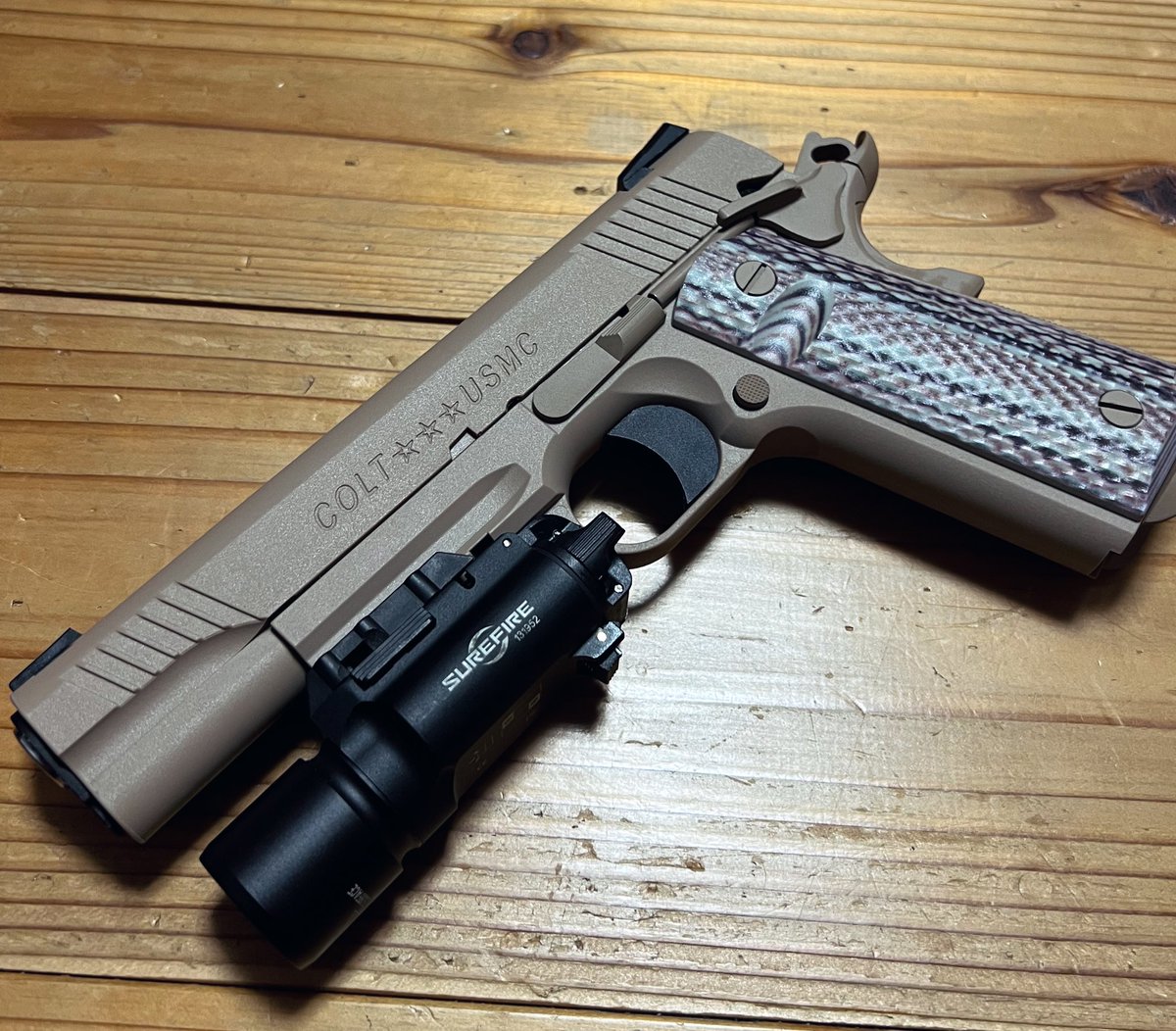 masaharu_masaha's tweet photo. #サバゲー
#USMC
#M45A1
#BM45
BATONのBM45にシルバーを載せて更に
ウェザリングしてみた。
金属感が出てイイ感じになったなー👍
右の写真は買ったばかりの状態 https://t.co/jY6XGQJm2k