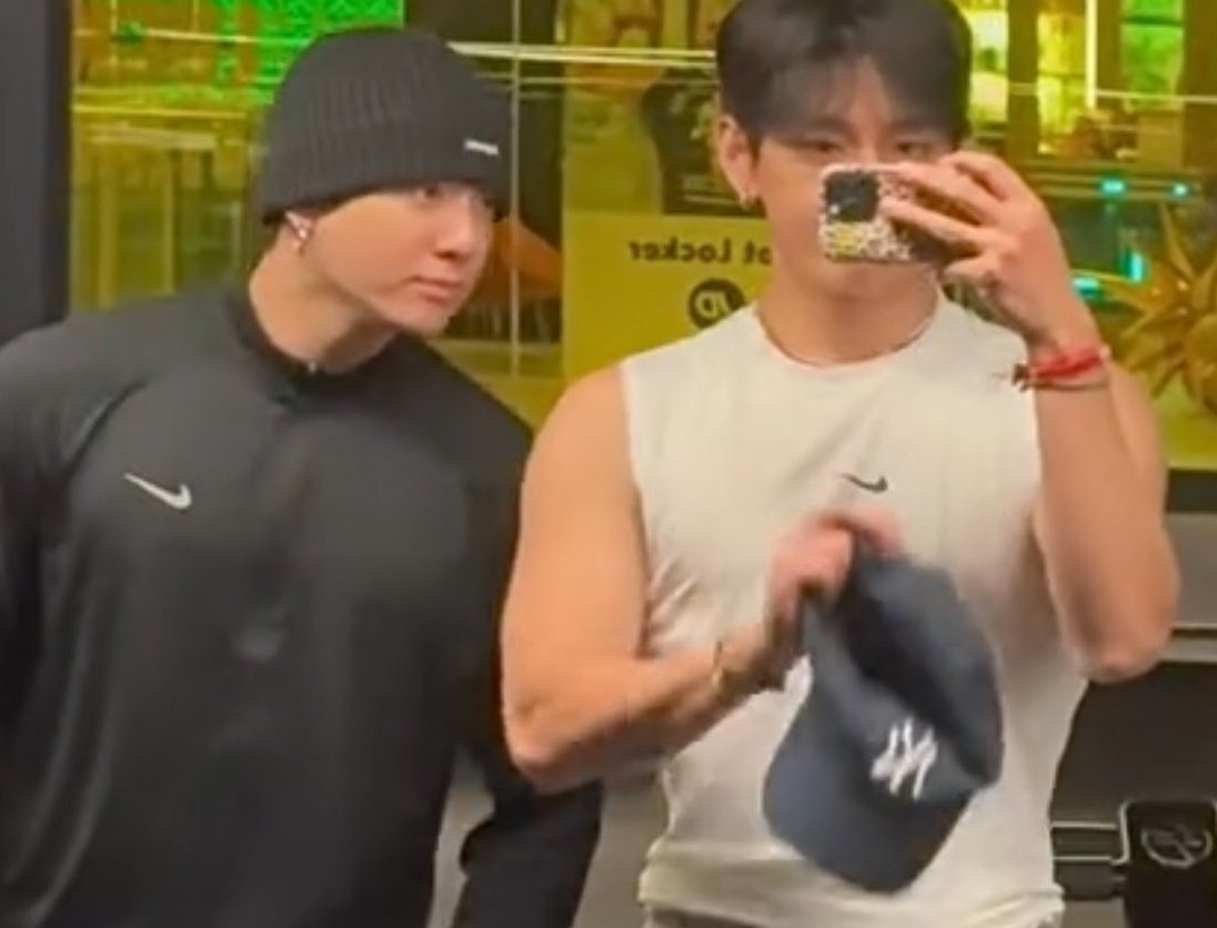 • taekook • tweet media