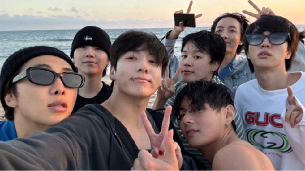 Veautiful1230_'s tweet photo. 라방 알림에 바다다 적힌거 보고 그 시절 바다다 짤 생각하면서 들어왔는데 들어오자마자 진짜 그 때 영상 틀어준줄;;ㅋㅋㅋㅋㅋㅋㅋ 어쩜 그대로야 다들 ㅠㅠ💜💜 https://t.co/YlSjzR3oCG