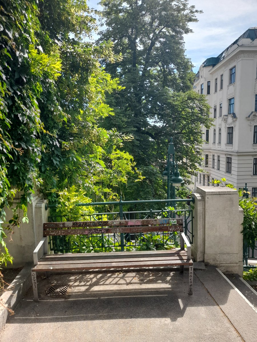 <a href="/MartineCONORD/">Martine CONORD</a> <a href="/Villedemoulins/">Ville de Moulins</a> <a href="/Allierdpt/">Allier Département</a> <a href="/JusteCentriste/">LE JUSTE CENTRISTE 🇪🇺♦️😷🇺🇦🐞🙏</a> <a href="/experienceloire/">Loire Valley</a> <a href="/Salerpipopette/">Pascale Prempain</a> <a href="/Cadetsandrine87/">Cadet</a> <a href="/MyLoireValley/">My Loire Valley</a> <a href="/so_tourisme/">So_Tourisme 🌐🇨🇵🇪🇺</a> <a href="/LdOptimistes/">Ligue des Optimistes 🤗💙</a> <a href="/jmlpyt/">jmlpyt photography</a> <a href="/philippepoustis/">Philippe Poustis 🇺🇦🇦🇲</a> <a href="/Pauline_Nollet/">Pauline N 🇺🇦🎗🇮🇱</a> <a href="/PAC1515/">Tourisme Randonnée En Bourbonnais 🇫🇷🇨🇭🇮🇹🌿</a> Mon banc dominikal/
My Sunday Bench💚
#Strudlhofstiege
#Vienna