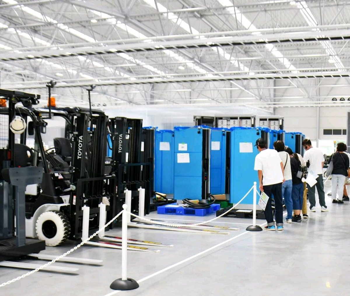 tamano_PR's tweet image. 【瀬戸芸夏会期  #PowerBase 工場見学ツアー📝】

8月13日㈬には、工場見学ツアーの無料参加枠が設けられ、参加者は通常は入ることのできない工場内部を楽しんでいました🔧

無料見学ツアーは受付を終了していますが、有料のツアーは事前申込みの上参加可能です👌
詳しくは下記のポストから🌟
#玉野市