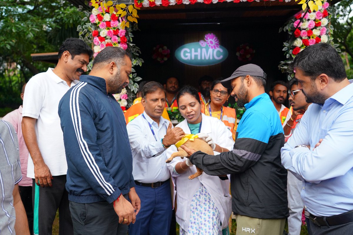GHMCOnline's tweet photo. 🐶 Desi Puppy Adoption Mela @ Jalagam Vengal Rao Park!!

GHMC organized a puppy adoption fair showcasing various beautiful Indian dog breeds.
The mela was inaugurated by Commissioner GHMC Sri R.V. Karnan @CommissionrGHMC , along with Khairatabad Zonal Commissioner Sri Anurag Jayanti @ZC_Khairatabad & Chief Veterinary Officer Sri Vakeel and GHMC officials.

🌟 Citizens enthusiastically participated and came forward to give homes to puppies.
💉 All puppies at the mela were vaccinated & healthy, ensuring safe adoption.
💚 The initiative promotes love for Indian breeds and encourages responsible pet adoption.

Adopt a friend for life – vaccinated desi puppies waiting for homes!!!

@TelanganaCMO @PrlsecyMAUD 

#GHMC #AdoptDontShop #PetAdoption #DesiDogs #AnimalWelfare #HyderabadEvents #ResponsiblePetOwnership #VaccinatedPets #LoveDesiDogs #GHMCInitiative #PetLoversHyderabad #AdoptionDrive