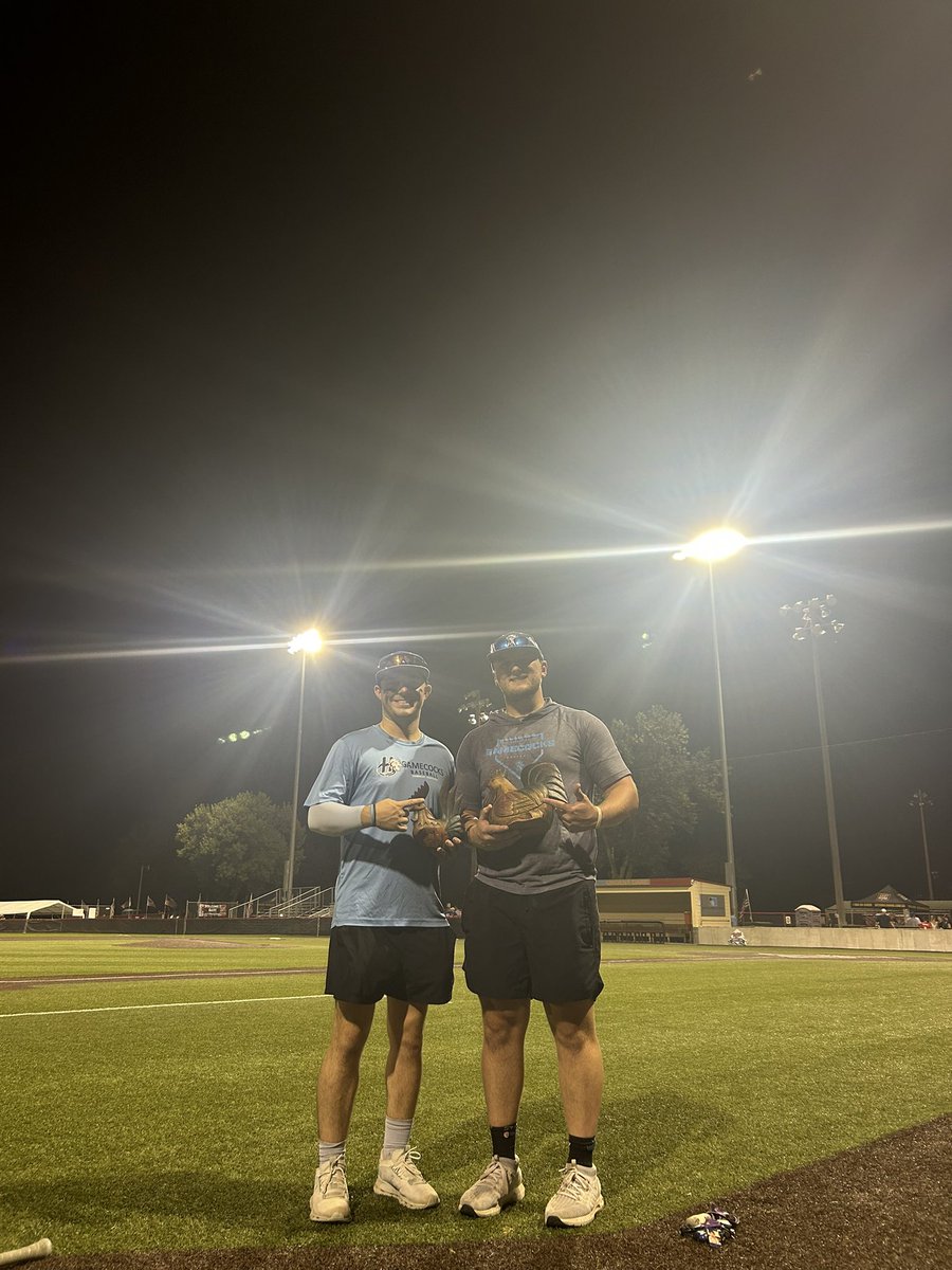 HHGamecocks's tweet image. CHAMPIONSHIP BOUND!
Cocks take down Castlewood 5-0!
@ColeBart4 with the W, 7 ip, 4 h, 4 Ks!
@cam_quigs with 2 hits, 2 RBIs, Joe H. with 2 RBIs! Great defense all around lead by @HaldemanBroc and @NoahVettrus! 
Championship at 2pm tomorrow!