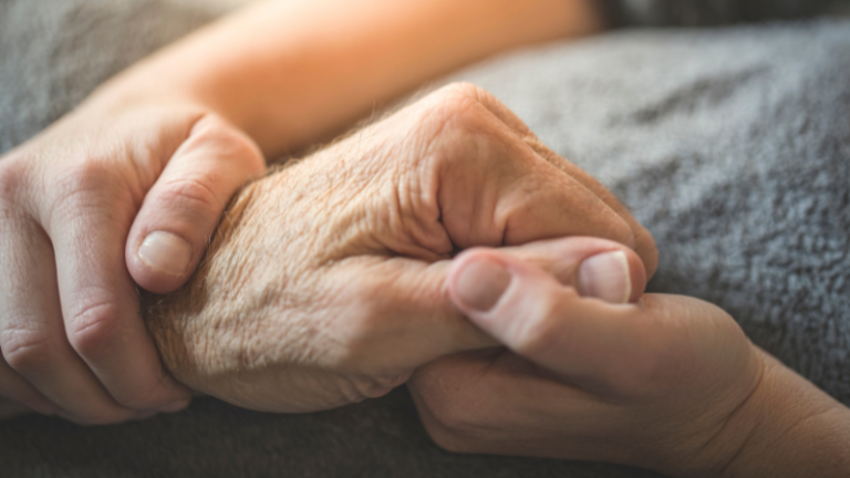 Nuestro estudio liderado desde <a href="/EnfermeriaUEB/">Facultad de Enfermería UEB</a> revela que aún existen profundas brechas en regiones apartadas, para garantizar una atención compasiva y digna.  

Lee la nota aquí 👉🏻 ow.ly/uYP150WH9a0 

#CuidadosPaliativos #JusticiaSocial #Investigación #Enfermería #Brechas