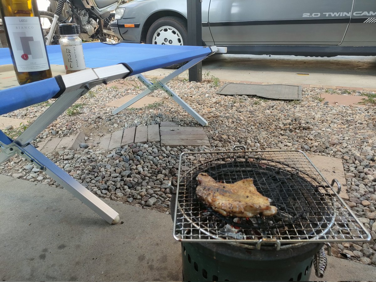 ihcapnig's tweet photo. お盆休み
結局 何処にも行かず…
あ〜 キャンプいきた〜い（心の叫び）
で
今日も 軒下 焚き火からの
ひとりBBQです…
9月入ったら 絶対 キャンプ行く（心の誓い）

#ソロキャンプ
#BBQ
#焚き火
#軒下
#ひとり https://t.co/lqulUCHMhF