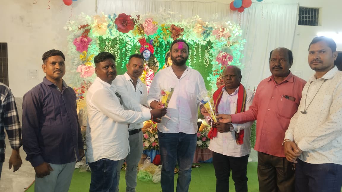 mlanuapada's tweet photo. Shri Jay Dholakia, Representative MLA, Nuapada and Chairperson, Kanchanben Rasiklal Dholakia Charitable Trust, Khariar Road attended Janmasthami Puja by Ahir Samaj of Khariar Road NAC. https://t.co/V2df8dFYCs