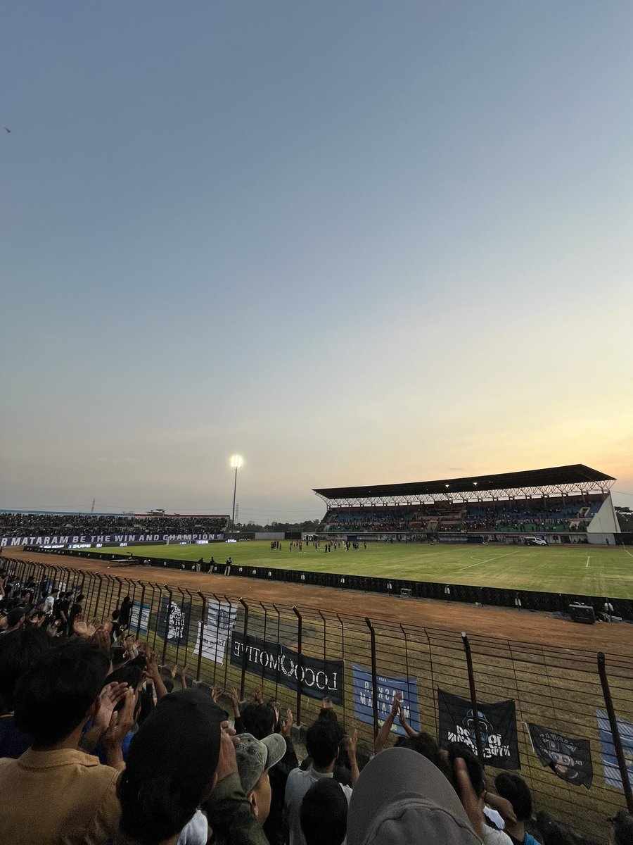 nikolasanandaa's tweet photo. PSIM, SSA dan ambience-nya yang selalu khas  

+1 point in Indonesia Super League https://t.co/IKIy28k7Pp