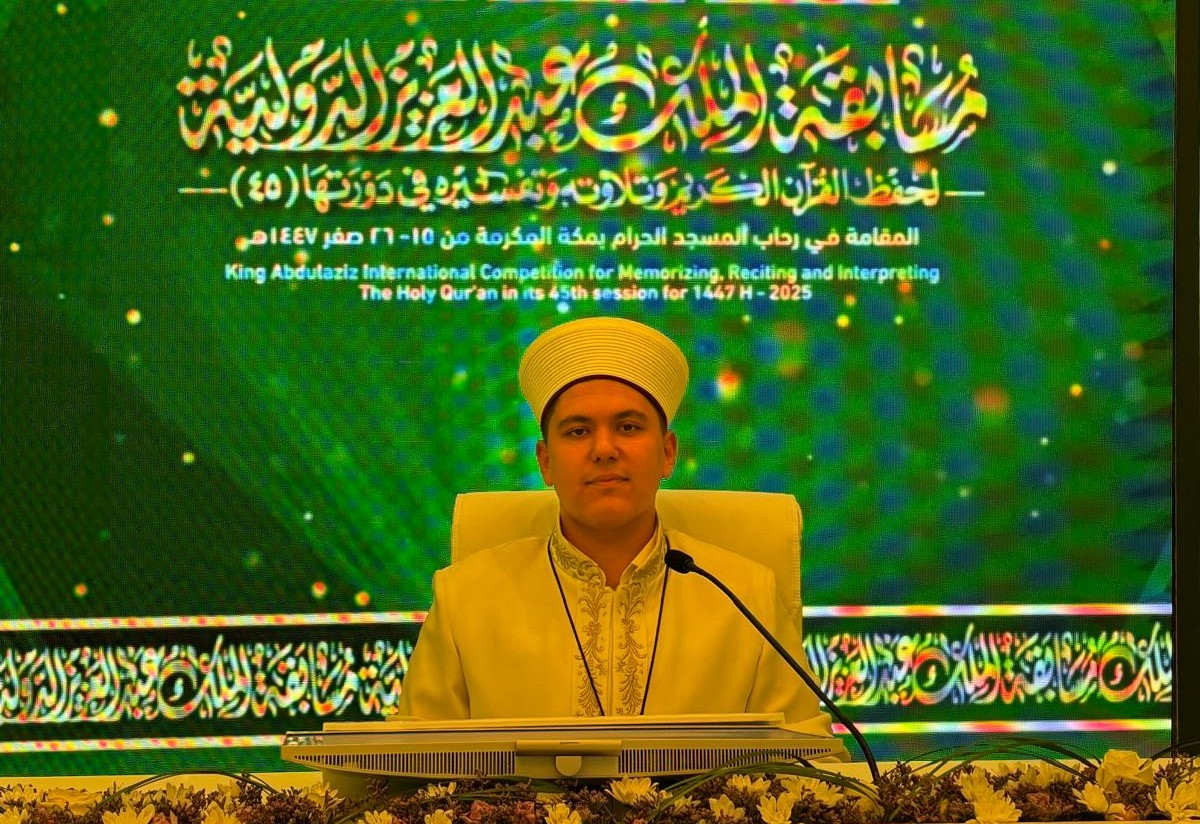 Fakültemiz öğrencisi Yiğit Enes ALICI, 7-21 Ağustos 2025 tarihleri arasında Suudi Arabistan’da bu yıl 45. si düzenlenen ve 190 farklı ülkeden yarışmacıların katıldığı uluslararası hafızlık yarışmasında Türkiye'yi temsil etti. Öğrencimizi tebrik eder, muvaffakiyetler dileriz.