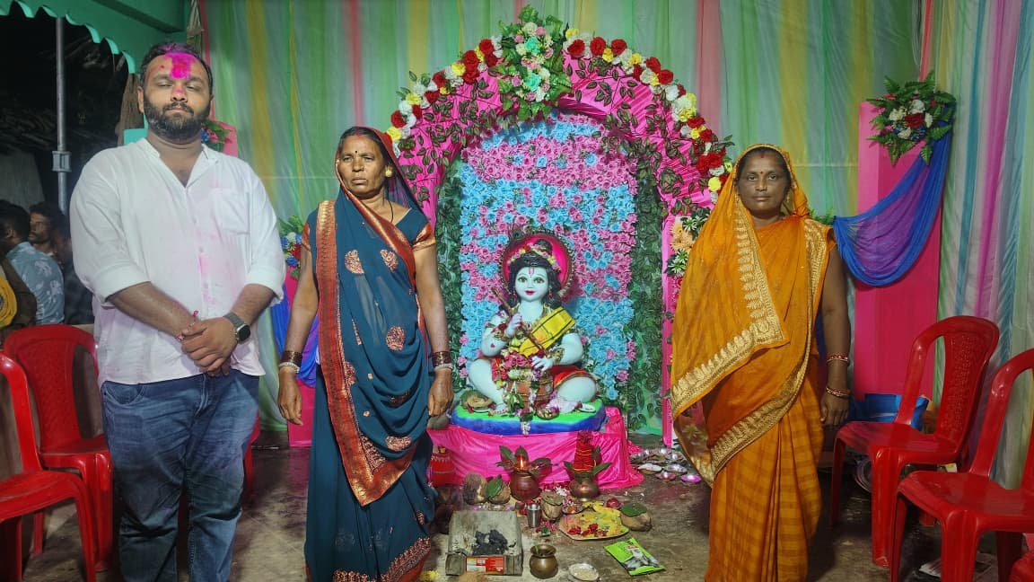 mlanuapada's tweet photo. hri Jay Dholakia, Representative MLA, Nuapada and Chairperson, Kanchanben Rasiklal Dholakia Charitable Trust, Khariar Road attended Janmasthami Puja by Kurumunda of Khariar Road NAC. https://t.co/XAeVMjtLHU