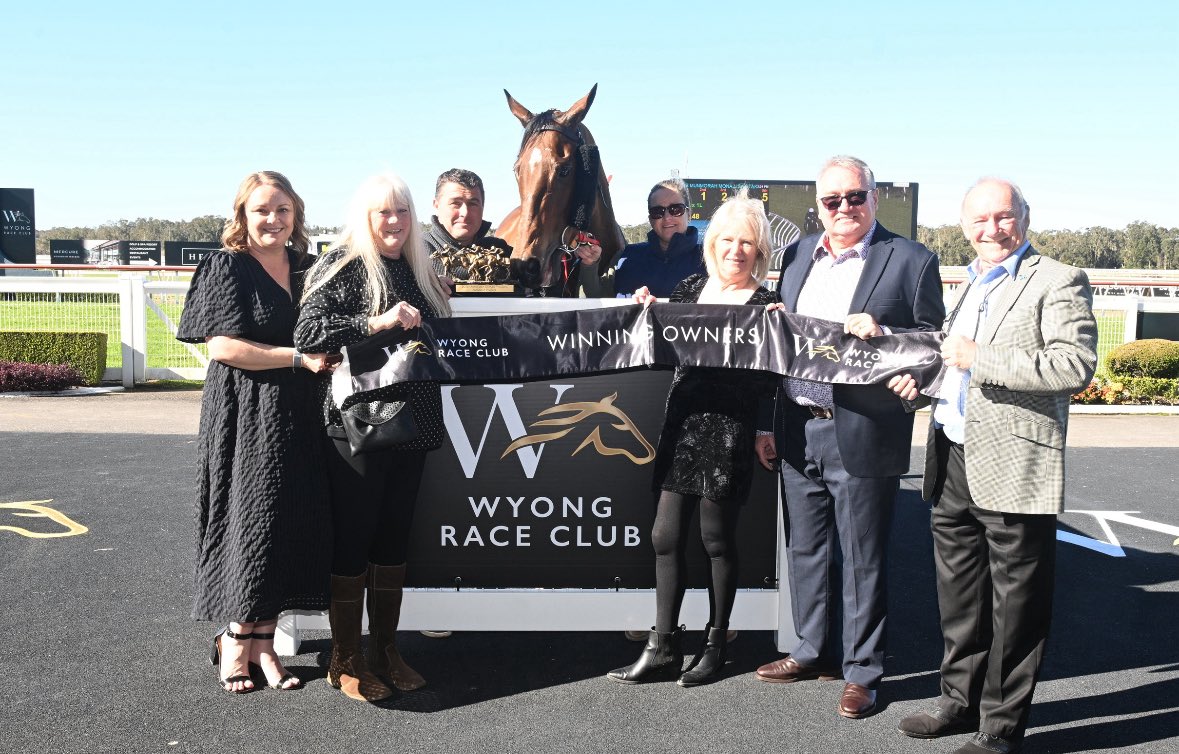 Race favourite Dollar Magic proves too strong in the 1200m Mona Lisa Prelude, ridden by Mitch Stapleford. The Shamus Award 7yo bringing up his 5th career win at start 29 with 18 minor placings. Congrats 👏👏#wyongraces