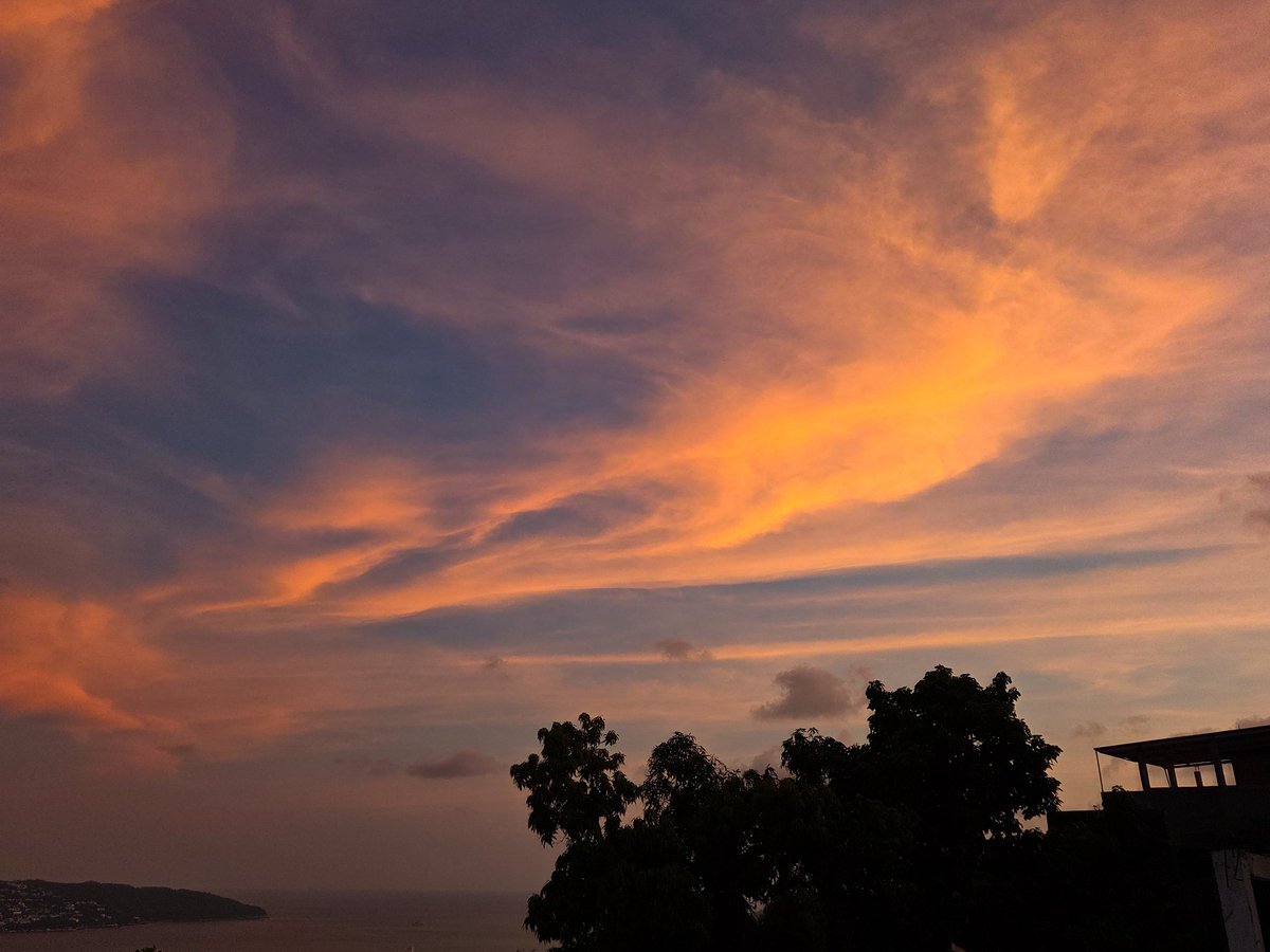 DulceeSeervin's tweet photo. Los atardeceres son cartas de amor de parte de Dios para ti. 🌅 https://t.co/79JE2joIa5