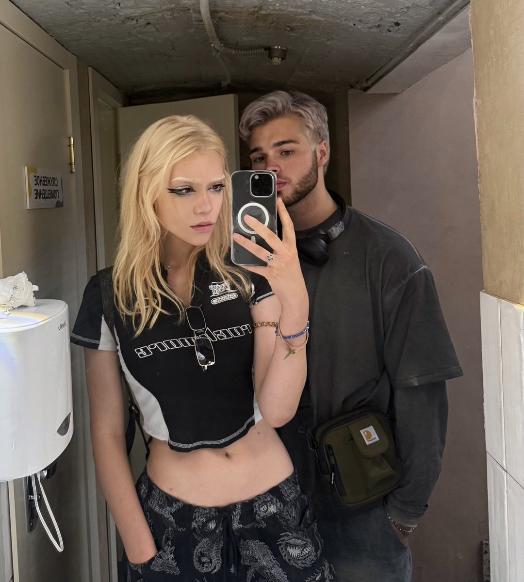 наглядно кто пользуется фиолетовым шампунем, а кто нет