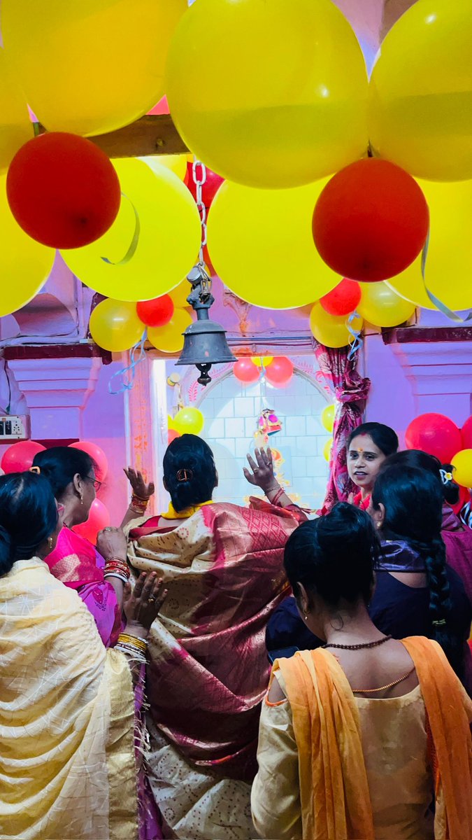 जन्माष्टमी के पावन अवसर पर कोयरीबांध झरिया शिव मंदिर में जाकर आरती में भाग ली तथा पूजा-अर्चना की।भगवान श्रीकृष्ण से प्रार्थना करती हूँ कि वे सभी पर अपनी कृपा बनाए रखें और समस्त कोयलांचल वासियों के जीवन में सुख, शांति और समृद्धि प्रदान करें।

#ragini_singh_mansion #dhanbadnews