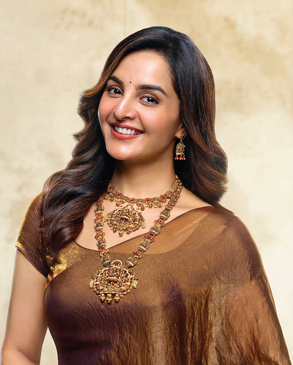 AshishNayak49's tweet photo. Haye Meri Param Sundari 🥰💖 
@ManjuWarrier4 #ManjuWarrier

#sareelove #jewellery #traditional
#Saree #Mollywood #Kollywood 
#Kerala #Malayalam #Actress https://t.co/8AIYBXI0rO