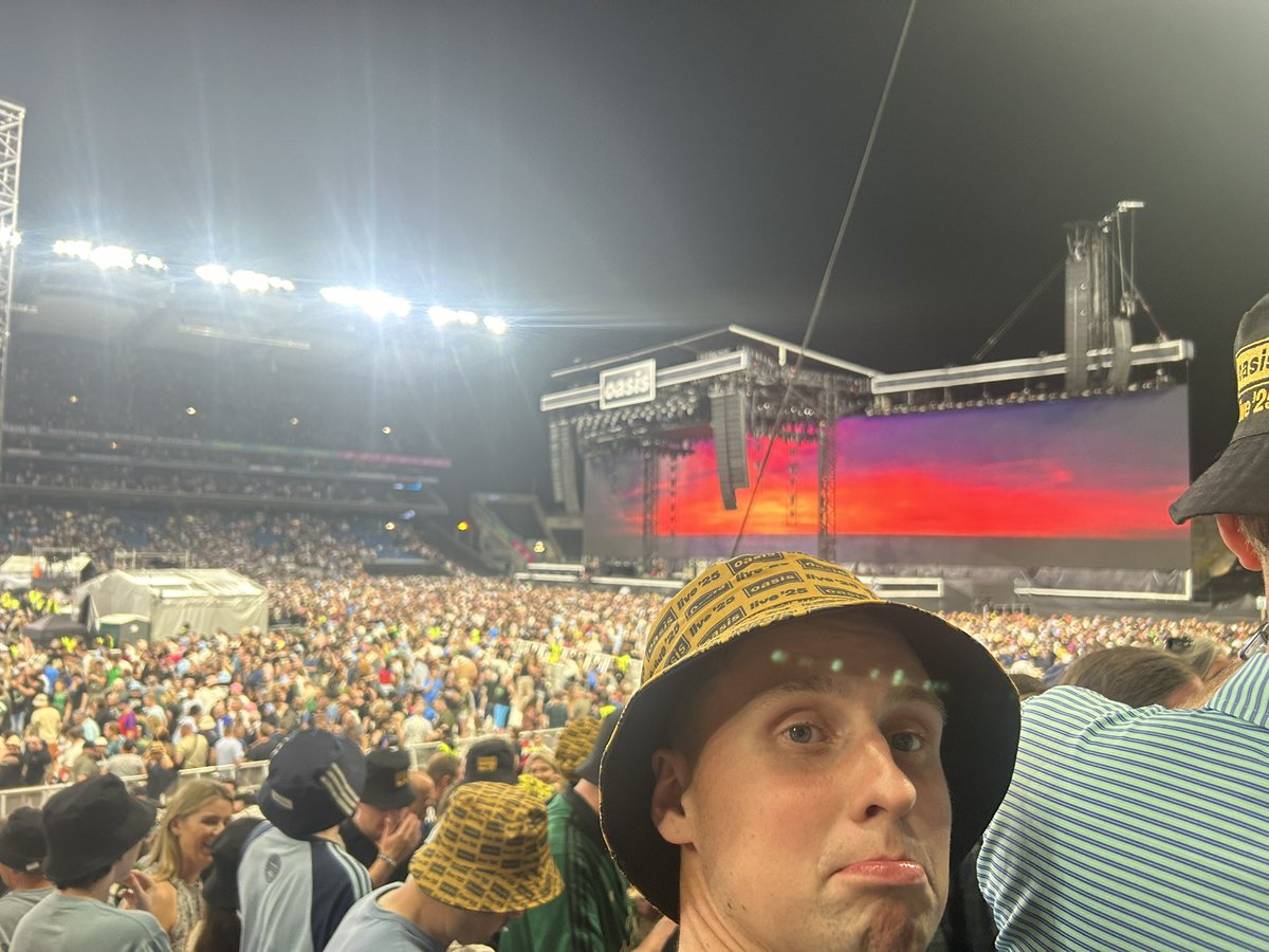 2 hours sleep. Here we go again <a href="/RMS_MUFC/">Ronan McSharry</a> 🇾🇪