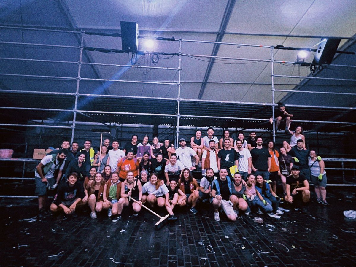 Auzolanean aritu gara desmontajean! 

Jarrai dezagun, auzolanari tiraka herria egiten! 🤟🏼🏴‍☠️