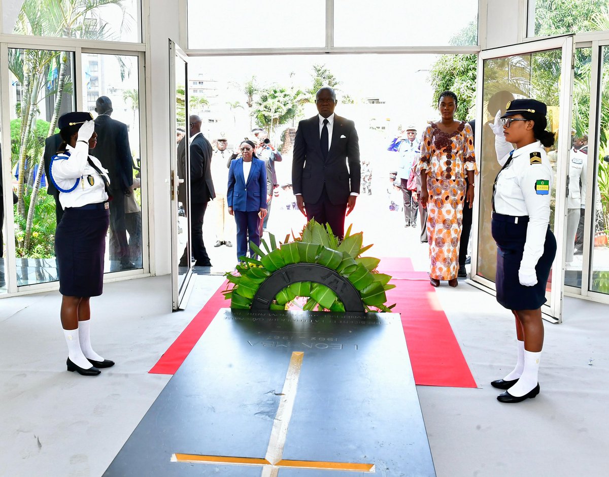 À la veille du 65ᵉ anniversaire de l’indépendance, le Président <a href="/oliguinguema/">Brice Clotaire Oligui Nguema</a> a pris part à une messe d’action de grâce à la paroisse Saint Pierre, avant de rendre hommage à Léon Mba au mausolée. Par ce geste solennel, il a exprimé respect et reconnaissance envers le Père de la