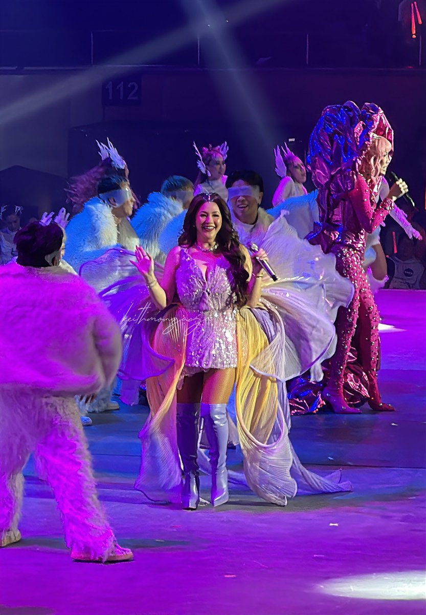 keithmonzaga's tweet photo. Butterflyyyyy
WeLoveYou Queen REGINE
#seatedforASAP https://t.co/QFVfbjaymj