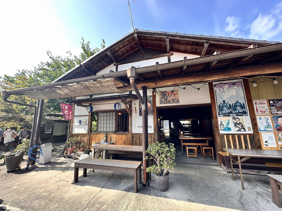 bee_trip1's tweet image. #鬼怒川ライン下り

下船後、スタート地点までのバスを待つ場所では、諸々食べ物や飲み物を販売してる売店が。

耐え切れず生ビール(600円)頂いちゃいました…！
良い商売ですね…、美味しい！☺️笑
