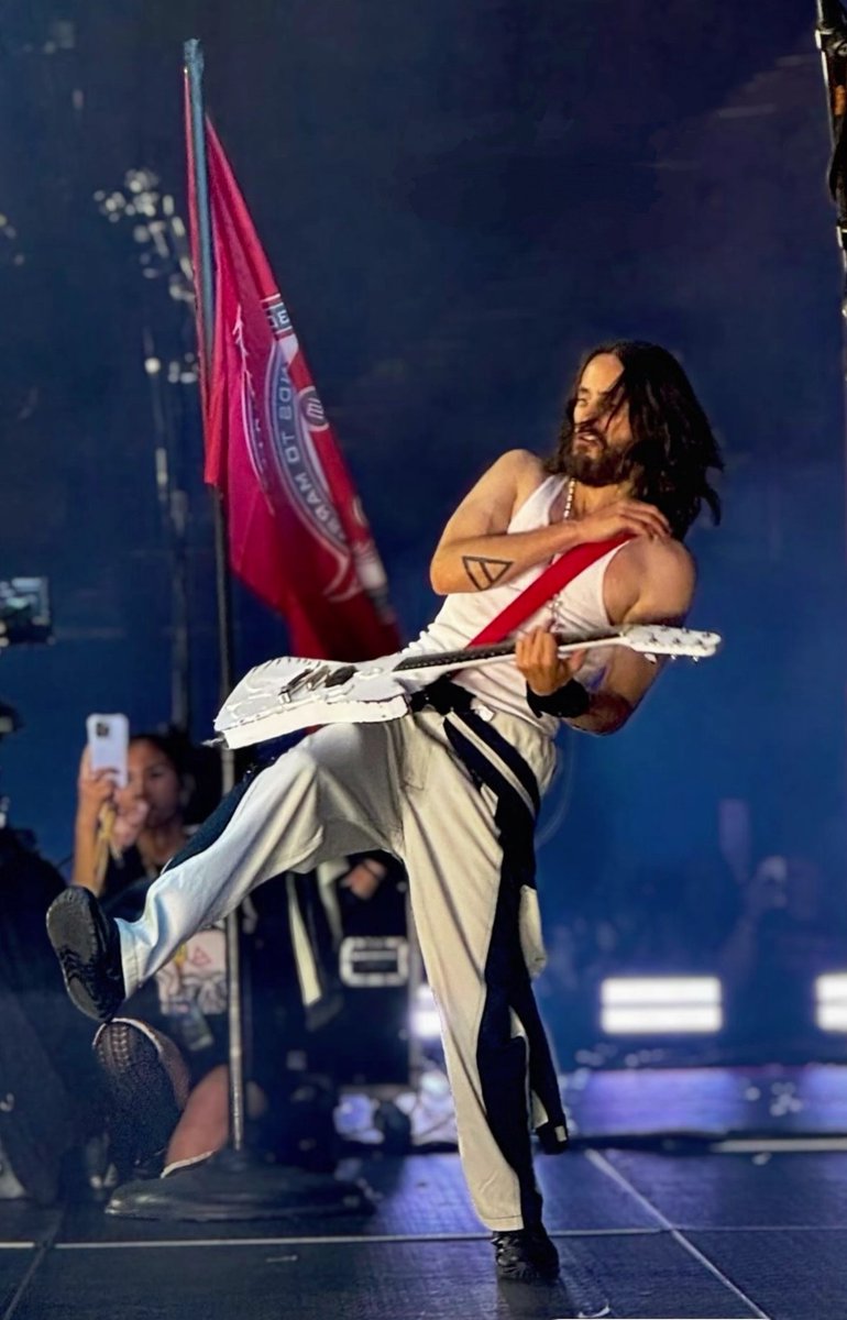 MarsMadMichelle's tweet photo. Great shot! ❤️‍🔥❤️‍🔥❤️‍🔥 #JaredLeto #30secondstomars #ABL20
📸 danlifschitzesq on IG https://t.co/w0GBkofo9y