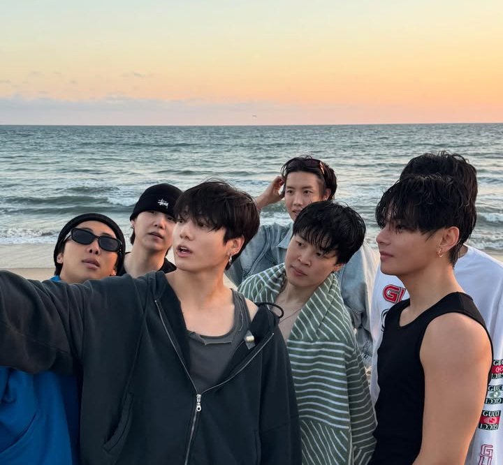 bang_tani_bz007's tweet photo. Did you joined?? ๐
#btslive #BTSARMY #ot7live #BTS https://t.co/3durTznhMe