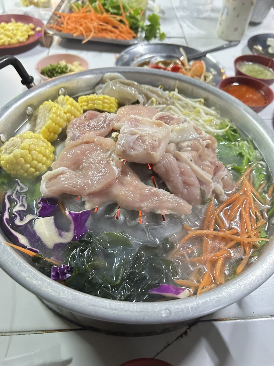 ไปกินหมูกะทะ  พนังงาน ก็ทำหม้อคว่ำใส่โทรศัพท์  ทั้งร้อนๆ จอเริ่มกระตุกเริ่มค้างละ 555