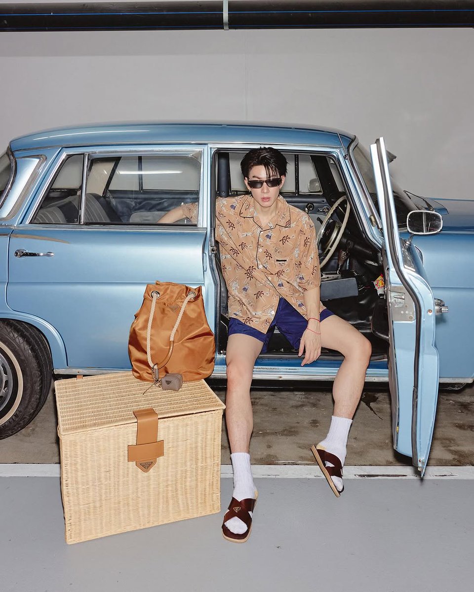 gleeseaning's tweet photo. [TH] Is summer already peeking? 🌞👀 Because Sky Wongravee, 4EVE's Mind, Off Jumpol, and Ink Waruntorn have come prepared with their #PradaSummerKit!

#SkyWongravee #mind #Tumcial #InkWaruntorn #Prada https://t.co/KANUWAlKtz
