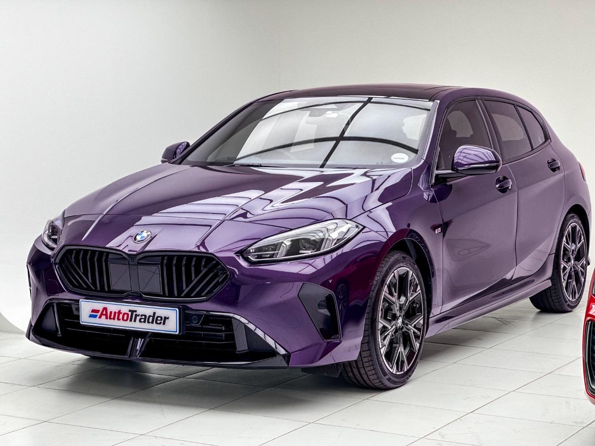 AutoTraderSA's tweet image. We drive BMW's updated #1Series. Is this plum crazy purple #hatchback worthy of owning in 2025? 💜 bit.ly/BMW118MSport20…