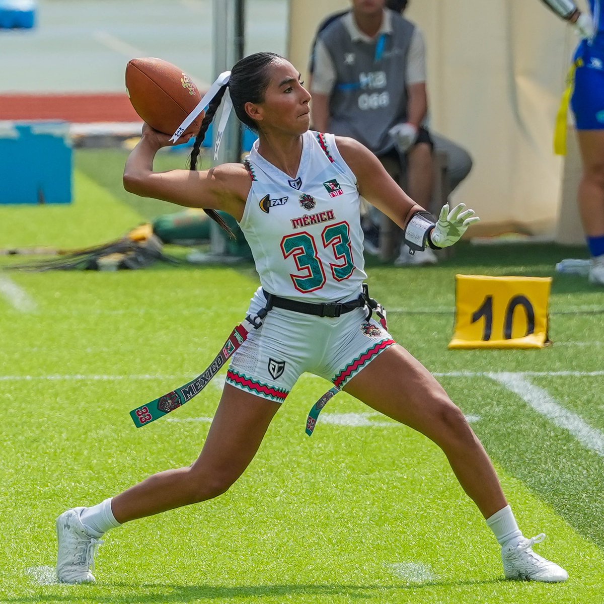 MáximoAvance.com (@maximoavance) on Twitter photo México 🇲🇽 consigue el bicampeonato en <a href="/TheWorldGames/">The World Games</a> tras vencer 26-21 a Estados Unidos 🇺🇸 en la última jugada!
Pase de <a href="/diana_flores33/">Diana Flores</a> a Victoria Chavez para conquistar la segunda medalla de oro 🥇 para la Selección Mexicana en #FlagFootball.
📷 <a href="/FMFAOFICIALMX/">Federación Mexicana de Fútbol Americano A.C.</a> #PiensaEnOro México 🇲🇽 consigue el bicampeonato en <a href="/TheWorldGames/">The World Games</a> tras vencer 26-21 a Estados Unidos 🇺🇸 en la última jugada!
Pase de <a href="/diana_flores33/">Diana Flores</a> a Victoria Chavez para conquistar la segunda medalla de oro 🥇 para la Selección Mexicana en #FlagFootball.
📷 <a href="/FMFAOFICIALMX/">Federación Mexicana de Fútbol Americano A.C.</a> #PiensaEnOro