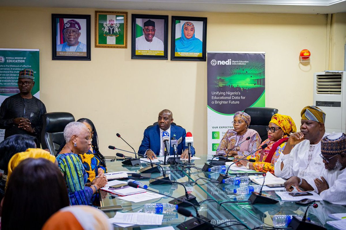 voiceofnigeria's tweet photo. Minister of Education Dr. Tunji Alausa has launched the Government–Private Sector Working Group (GPSWG) to drive the Nigeria Education Sector Renewal Initiative (NESRI), targeting learning poverty through quality, access, innovation and skills.
#Nigeria #Education #NESRI #GPSWG https://t.co/JyA3fxSFjq