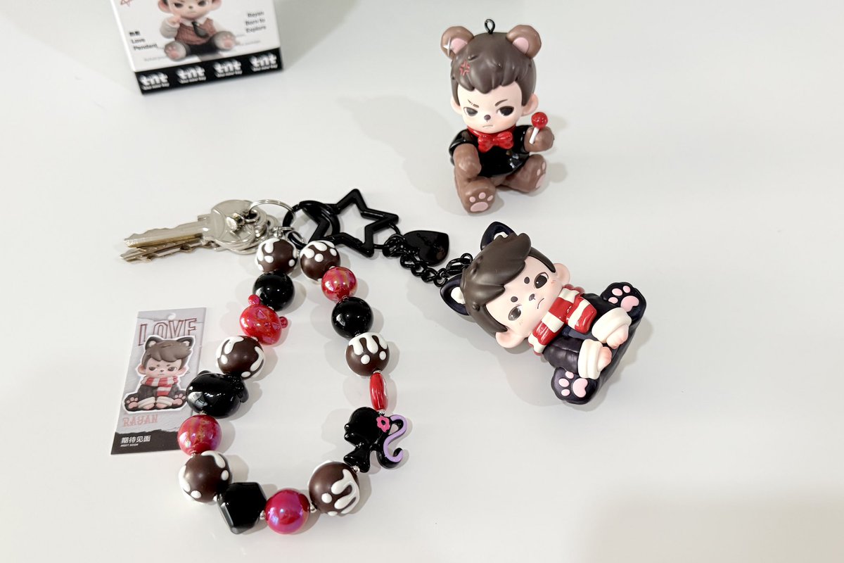 Phanbie's tweet photo. ตัวที่ 2 แล้ว ลูกชายคนโปรด #BoyRayan น้อนมีพวงกุญด้วย โคตรจะน่ารัก เอาไว้แขวนกุญแจรถ กุญแจบ้านไซส์พอดีมาก ตัวไม่ใหญ่ไปด้วย 🥰 https://t.co/pQkH010Ycz