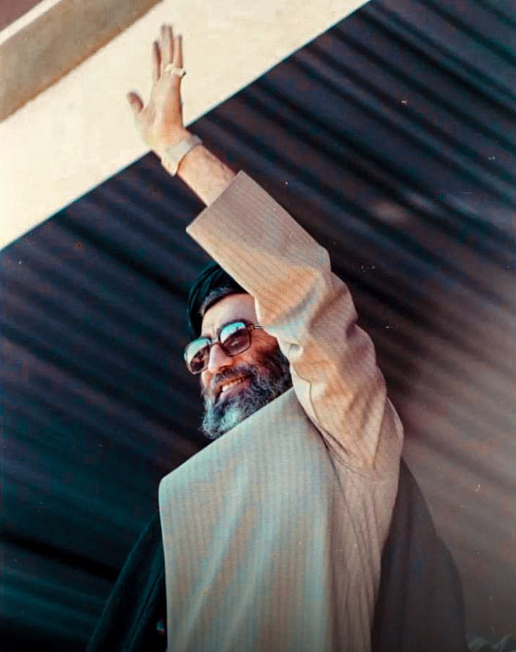 Mehdi48639095's tweet photo. چیزی که واقعا منو آزرده میکنه عدم راهبرد  و کار تشکیلاتی و دنبال کردن خط رهبری در فضای مجازی هست و علت اصلی اون رو هم نبود یک عالم مطلع و متقی برای خط دهی در فضای مجازی میبینم،  ما نیاز  داریم به یک آیت الله مصباح برای فضای مجازی  ولی متاسفانه بجاش کلی شریعتمداری و سروش داریم ... https://t.co/0XwdAxQ5jj