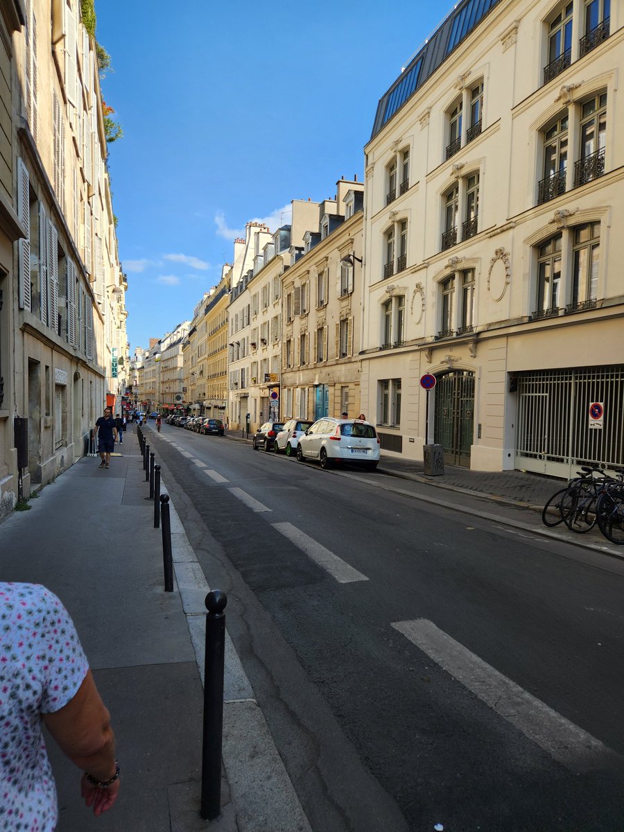 ドイツもフランス 
めっちゃタルコフっぽい