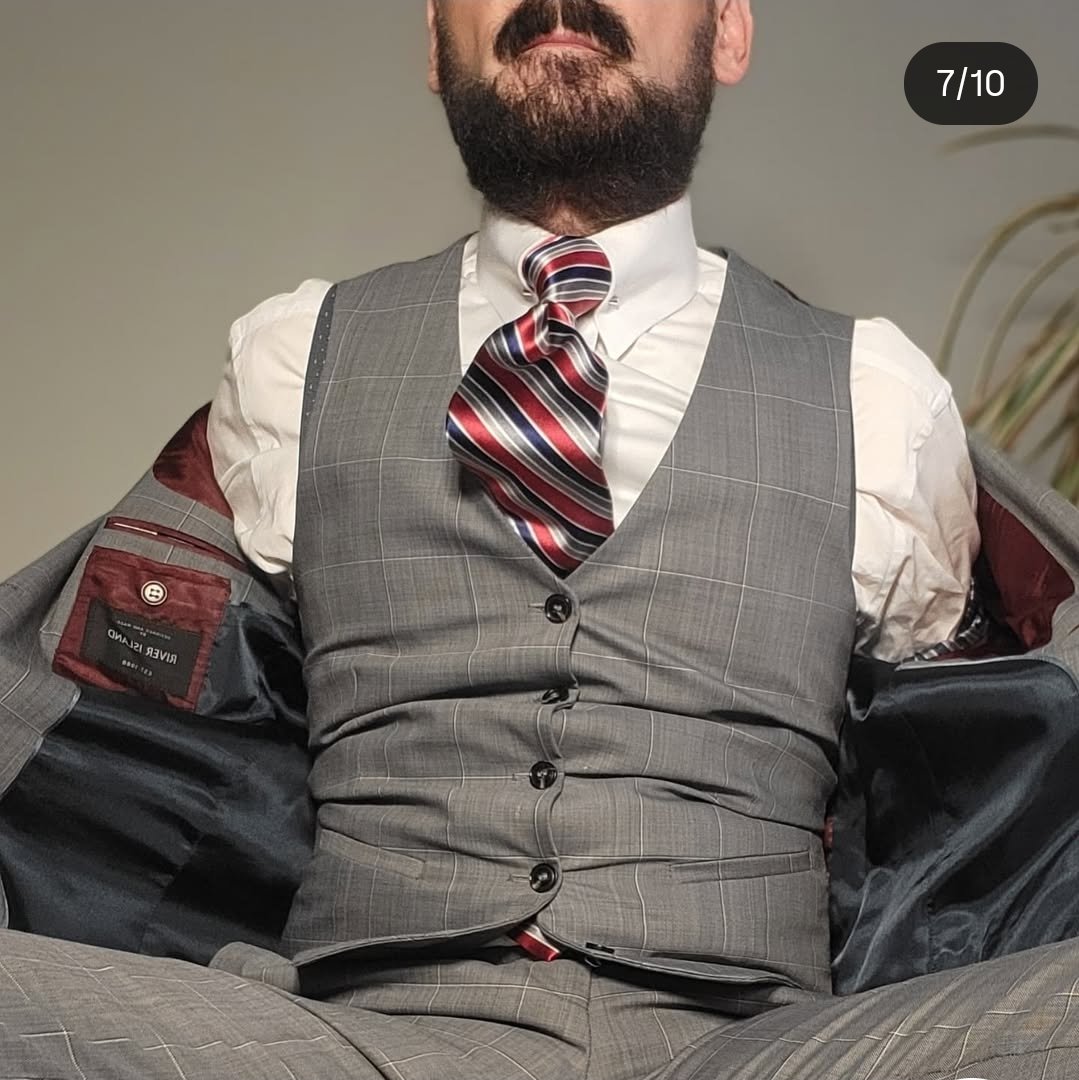 That tie needs staining....