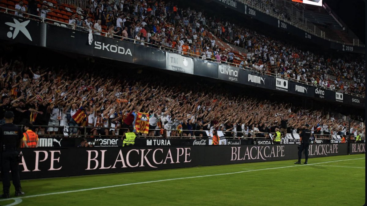 CN10_VLC's tweet image. VOLVIMOS…
A dejarnos el alma y la garganta por ti, @valenciacf 📢⚽️