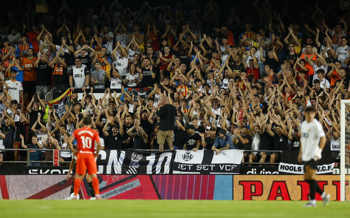 CN10_VLC's tweet image. VOLVIMOS…
A dejarnos el alma y la garganta por ti, @valenciacf 📢⚽️
