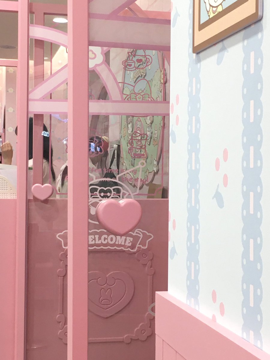 카페 내부가 커욤