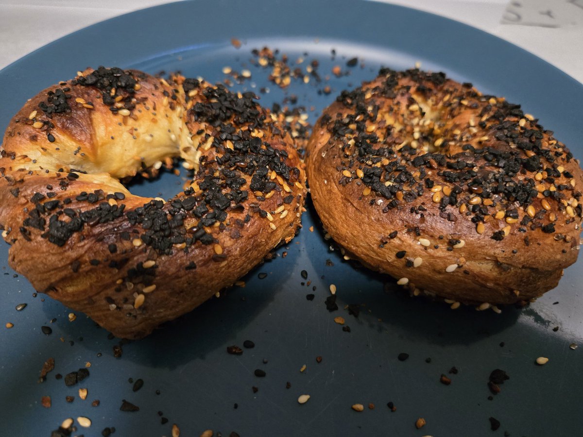 Synt1c's tweet photo. As you can tell, my bagel stream went well. 🤡 https://t.co/P0X1mzLs9d