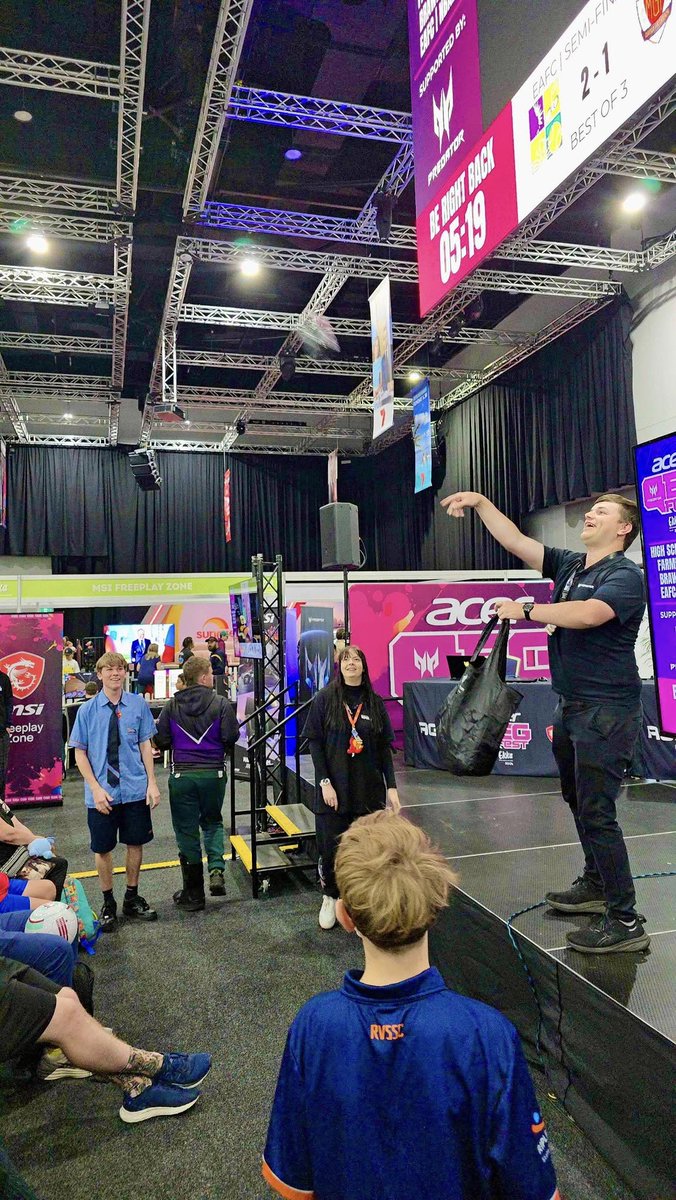 Here at the <a href="/AcerANZ/">AcerANZ</a> Predator QEG Festival, we are not just about esports competitions! We love free giveaways to the Ekka crowds! 🔥🫶

#qegfest #Ekka #Acer
