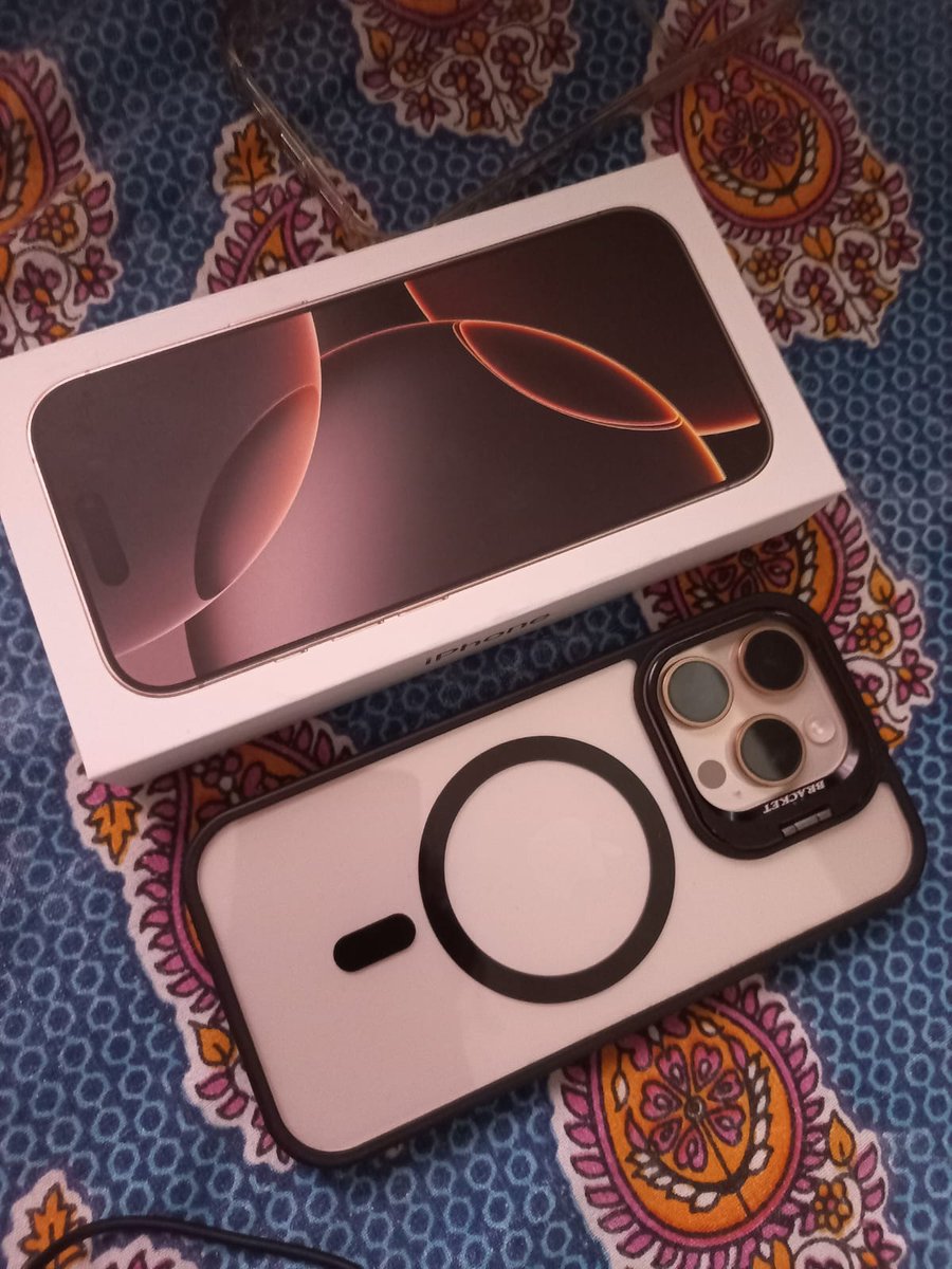 ShreeGuddi01's tweet photo. घेतला बरं का 😊 🥳 

#iPhone16 https://t.co/Z0TMMf6OHE
