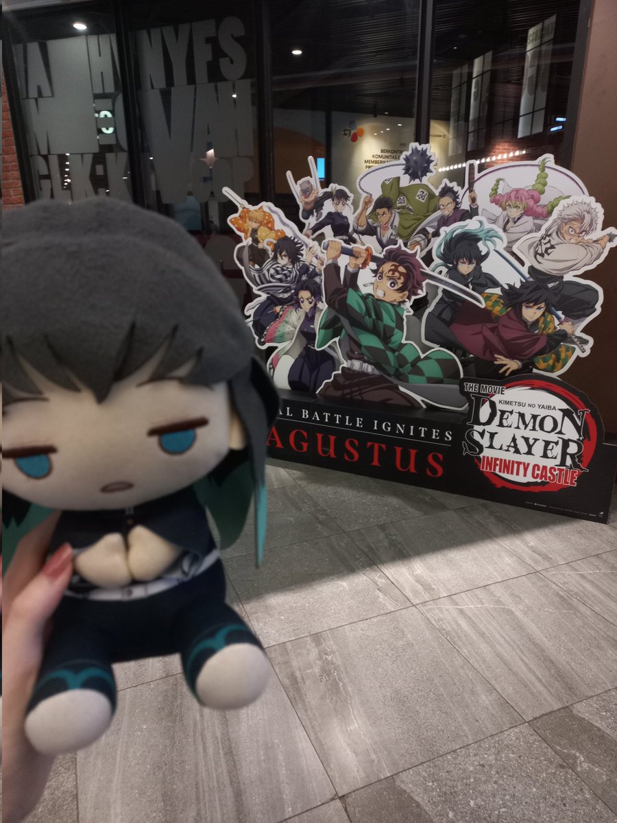 Ashvolent's tweet image. Bawa adek nonton. :3