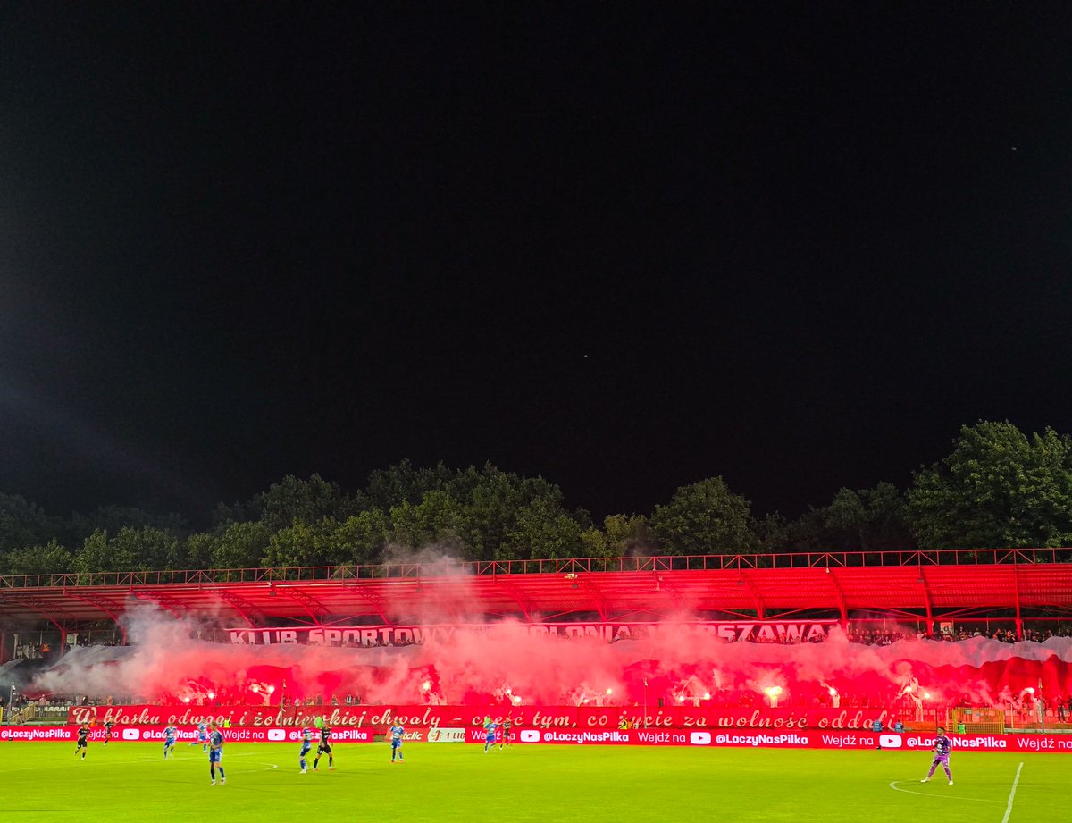 tomoffootball's tweet photo. 15.8.2025
Polonia Warszawa 0-0 Ruch Chorzów
1.liga🇵🇱🏆⚽️ #POLRCH 

Nothing was going on field but like always in Polish football interesting things happens in stands. Like last season large following from Ruch and decent pyrotechnics usage from both sides. https://t.co/WUzqKDzx1R