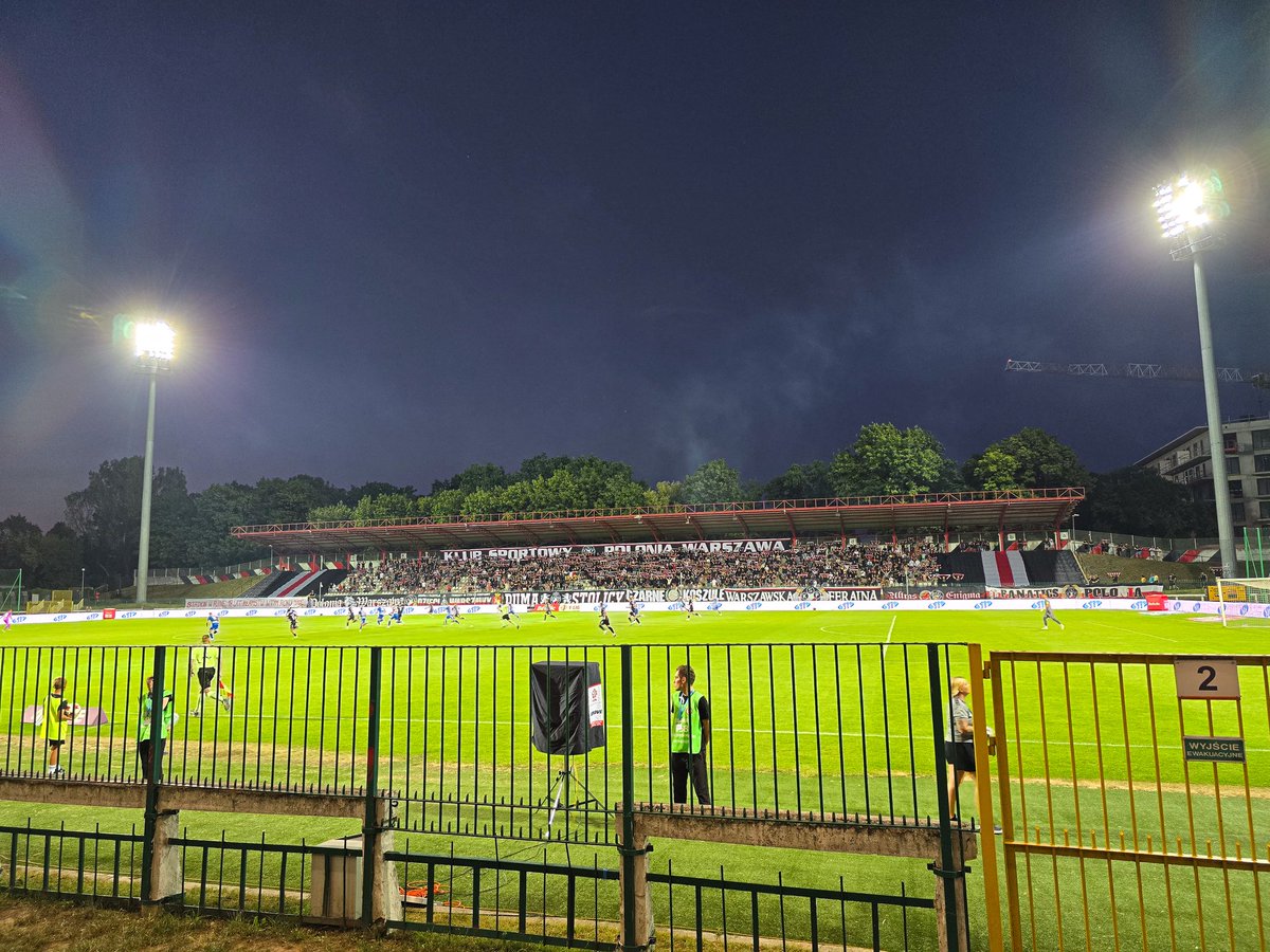 tomoffootball's tweet photo. 15.8.2025
Polonia Warszawa 0-0 Ruch Chorzów
1.liga🇵🇱🏆⚽️ #POLRCH 

Nothing was going on field but like always in Polish football interesting things happens in stands. Like last season large following from Ruch and decent pyrotechnics usage from both sides. https://t.co/WUzqKDzx1R