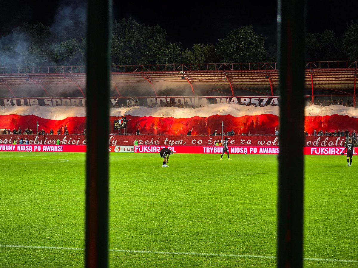 tomoffootball's tweet photo. 15.8.2025
Polonia Warszawa 0-0 Ruch Chorzów
1.liga🇵🇱🏆⚽️ #POLRCH 

Nothing was going on field but like always in Polish football interesting things happens in stands. Like last season large following from Ruch and decent pyrotechnics usage from both sides. https://t.co/WUzqKDzx1R