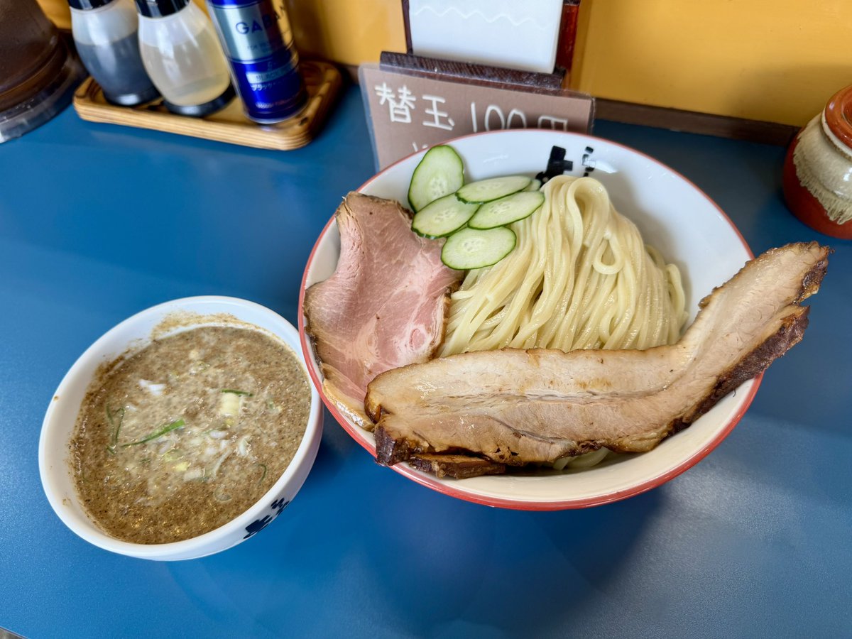 らーめん よし丸にて
埼玉川越総合卸売市場内にあるラーメン屋さん。

限定　冷やし煮干しつけめん　麺1.5
チャーシュー増

今日も美味しくいただきました。
「いいね！👍」