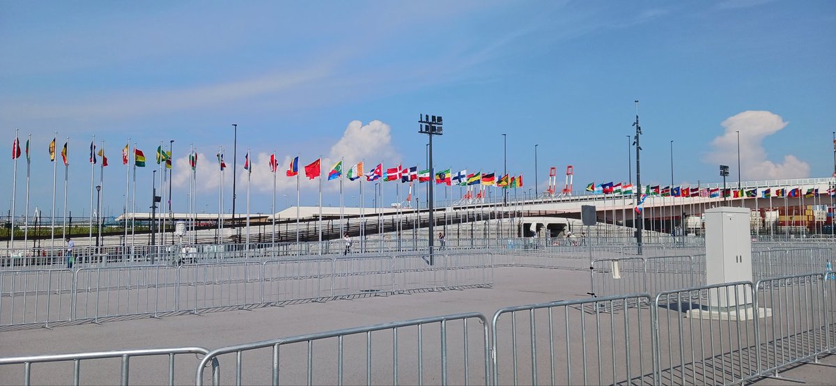 WithTrk's tweet image. 万博なう
事前に聞いてた通り人が多い