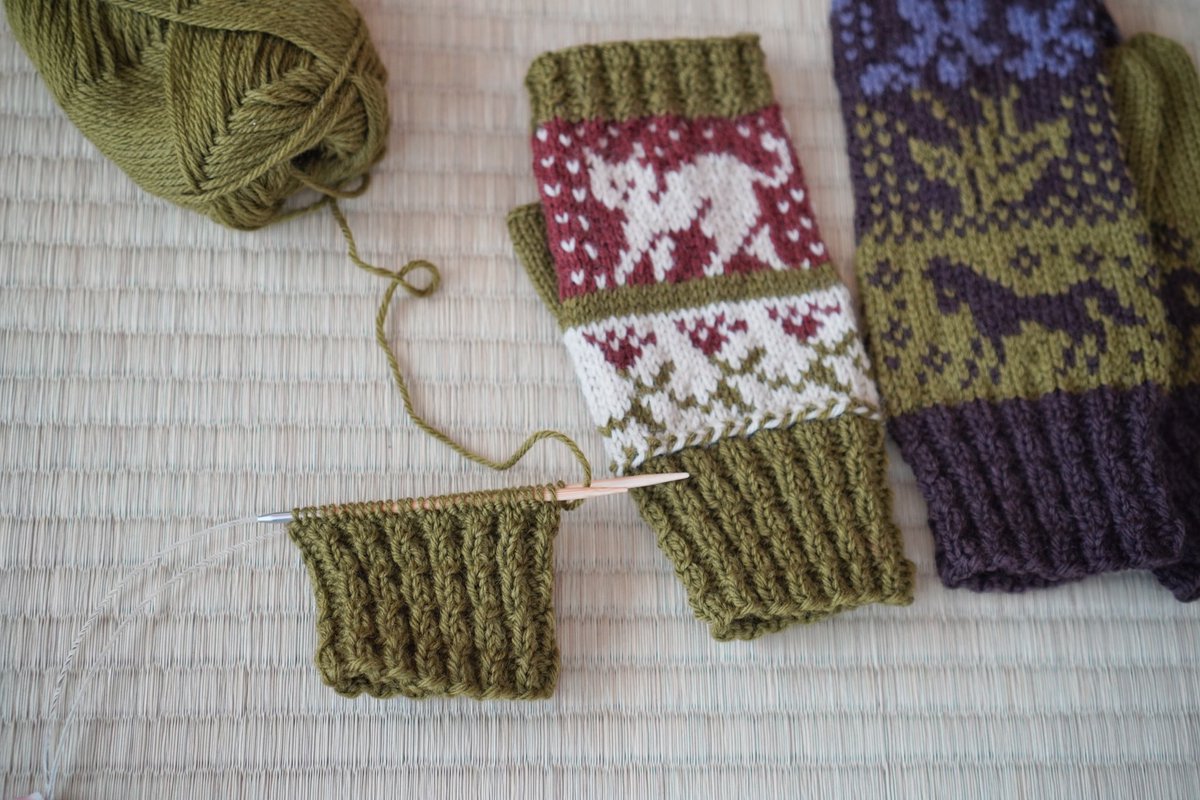 Knitting on tatami...